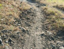 JALAN RUSAK PARAH DI BELUHU, KECAMATAN KUBU KARANGASEM